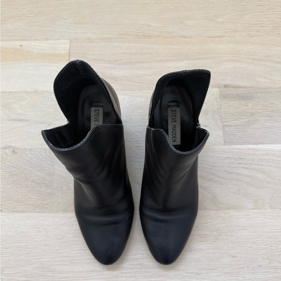 Steve Madden Sleek Black Ankle Booties - Picture 5 of 7